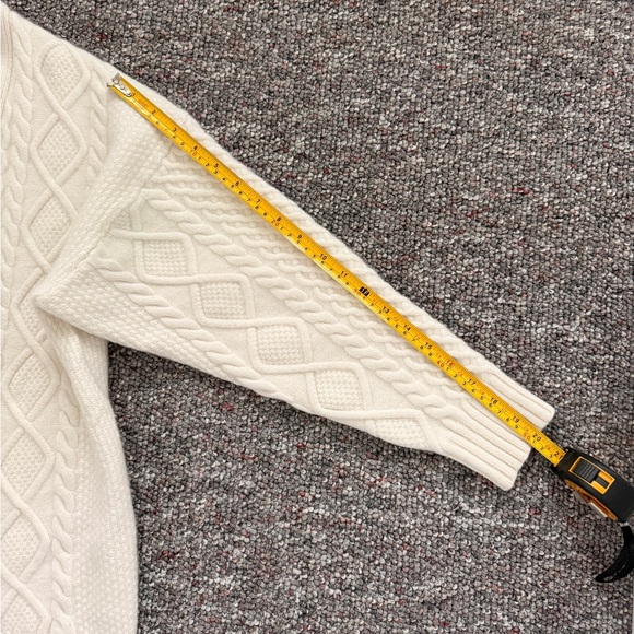 Aritzia Sunday Best Wool blend Ivory Cable Thick Knit V neck Cardigan M - Picture 7 of 12